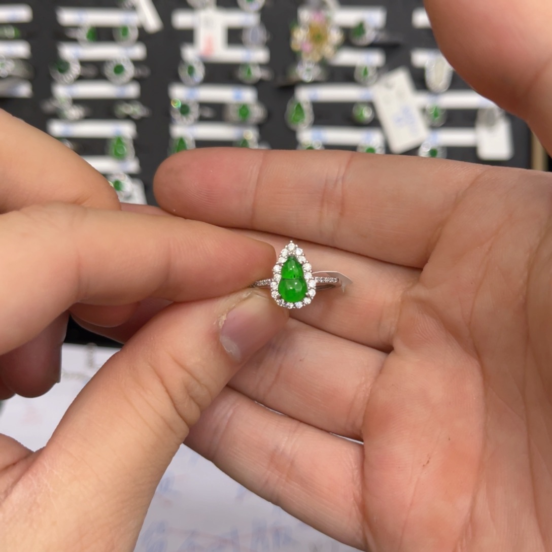 翡翠戒指银S925镶嵌翡翠戒指