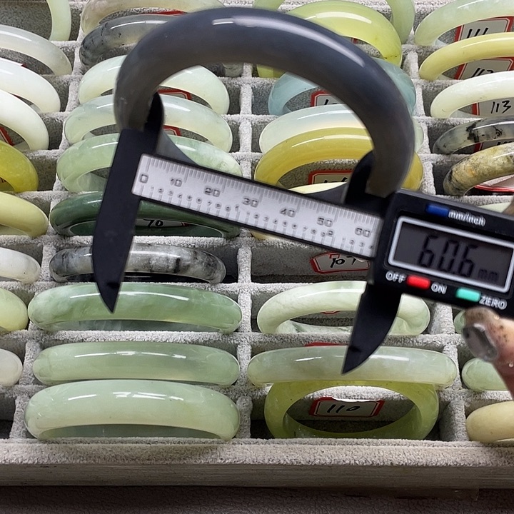 蛇纹石玉未镶嵌手镯107