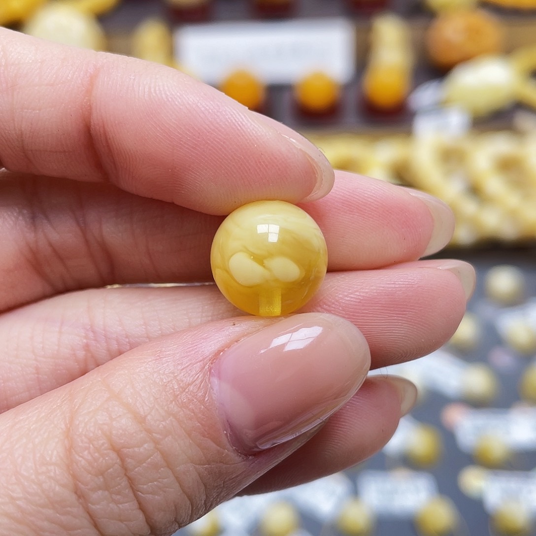 琥珀裸石未镶嵌蜜蜡圆珠12.3mm微瑕