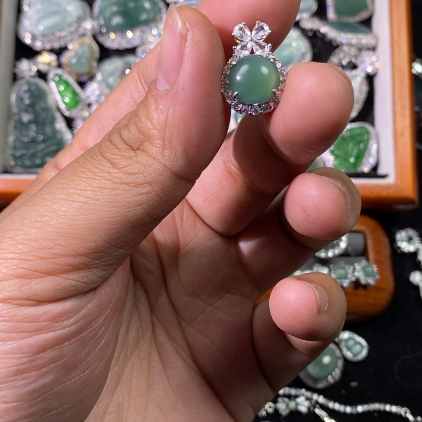 【闪购商品】翡翠颈饰未镶嵌天然