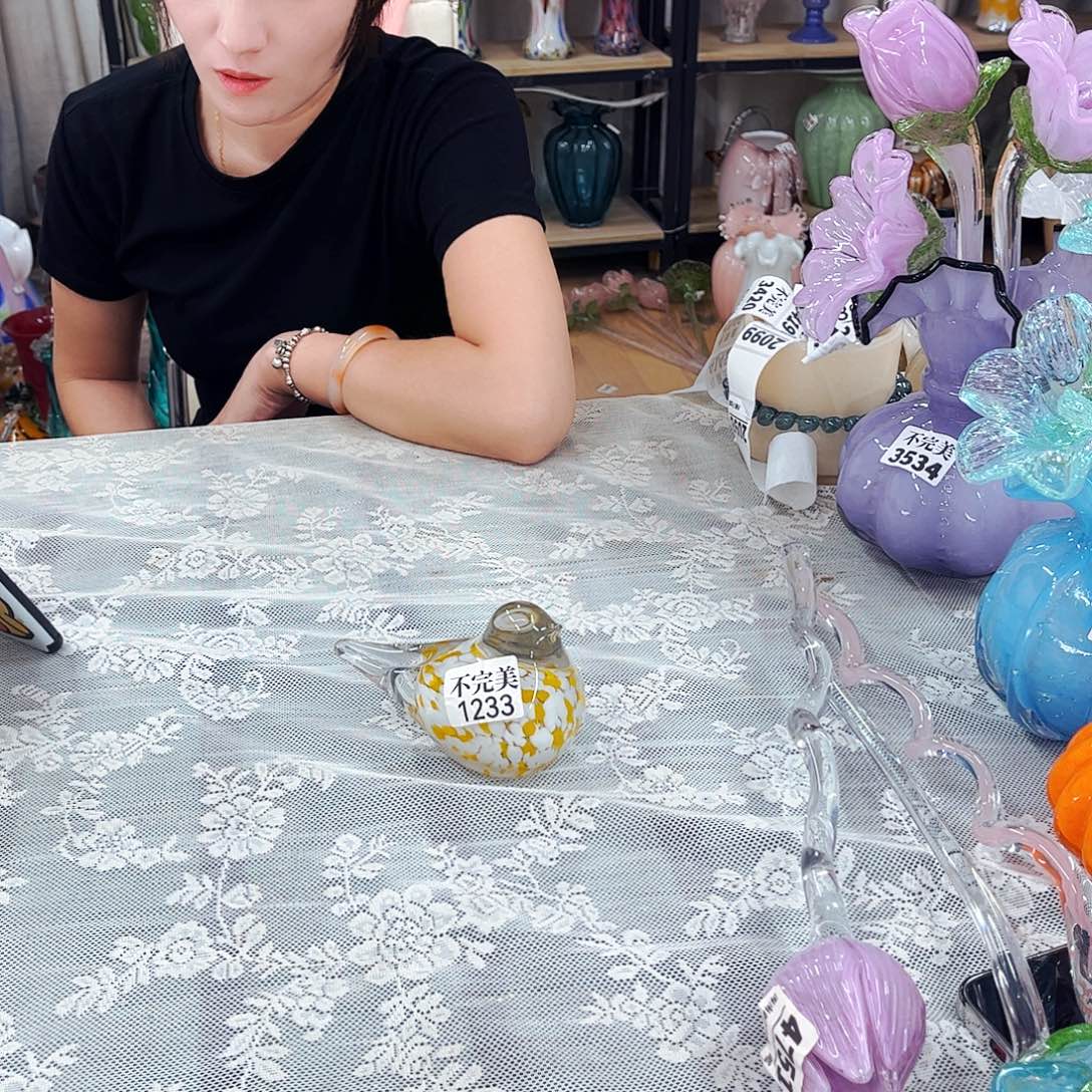 1233 家悦琉璃工艺品不完美