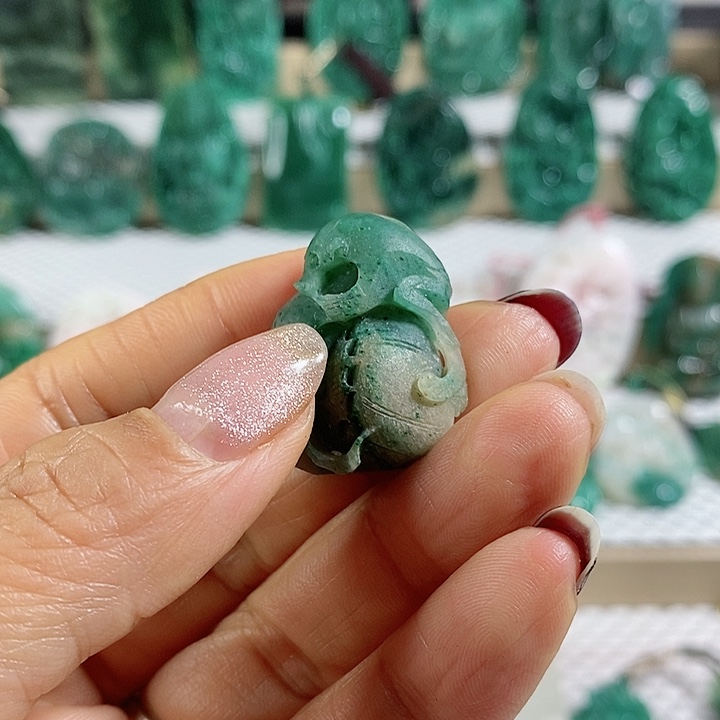 独山玉颈饰未镶嵌艾*灸