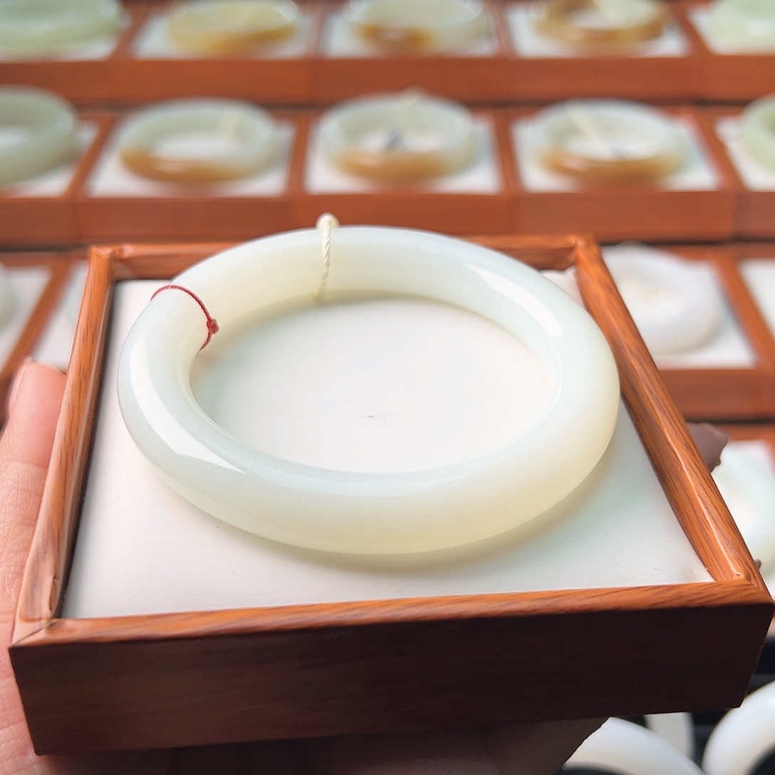 和田玉手镯未镶嵌59