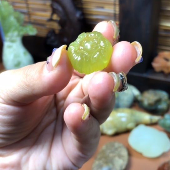 未镶嵌蛇纹石玉颈饰