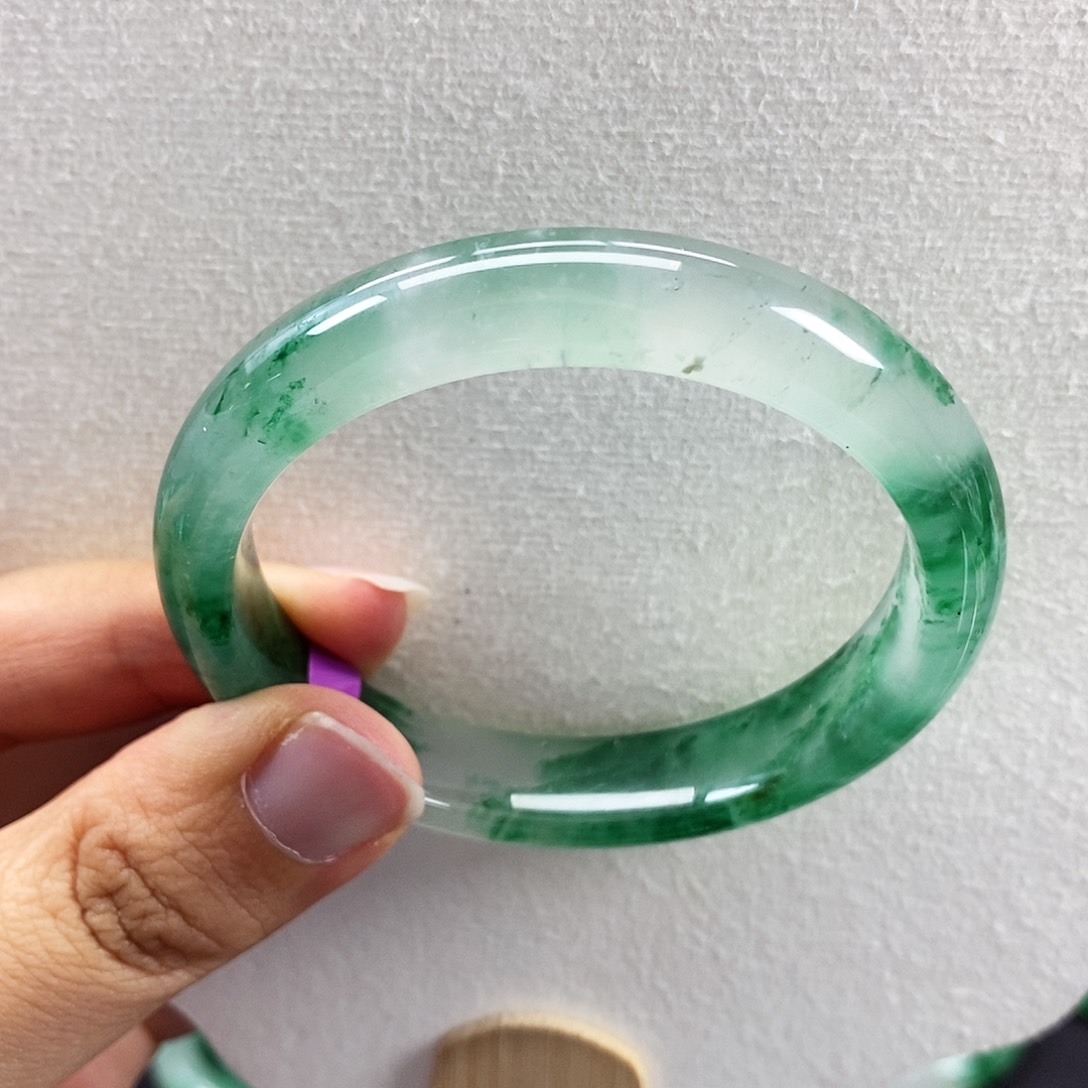 李***梅石英质玉手镯未镶嵌