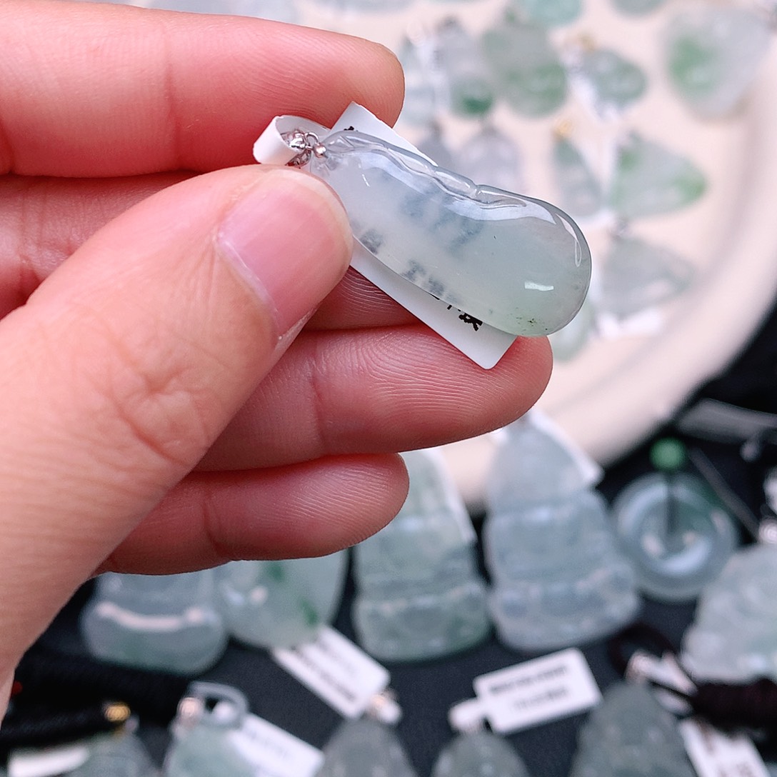 翡翠颈饰18K金镶嵌高冰福瓜