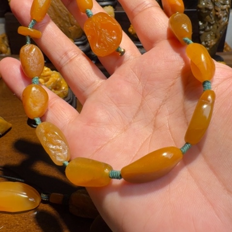 寿山石其他绿****娃田黄手持