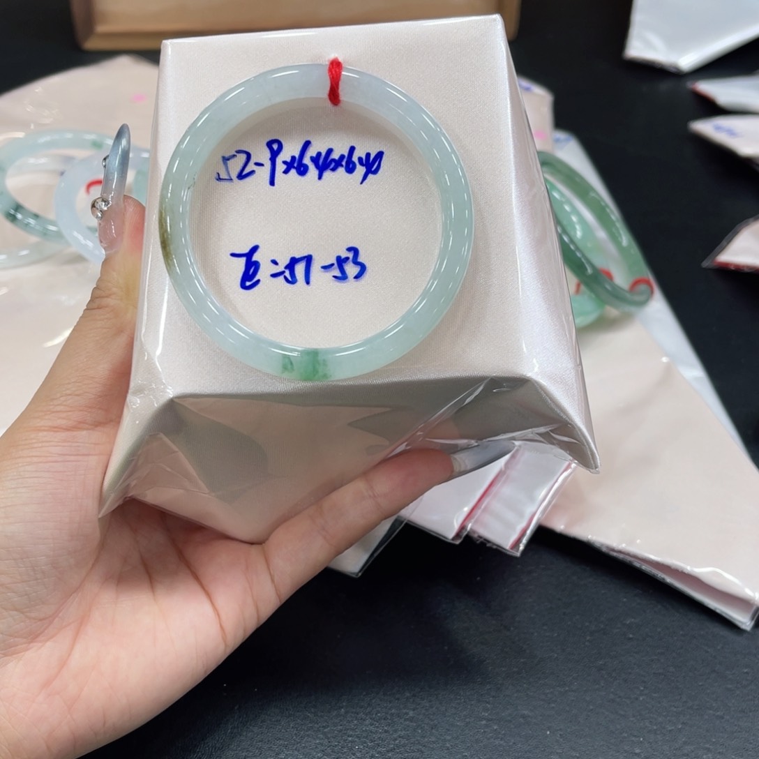 翡翠未镶嵌手镯翡翠