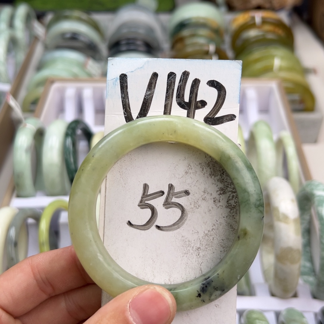 岫玉手镯未镶嵌天然岫玉微瑕