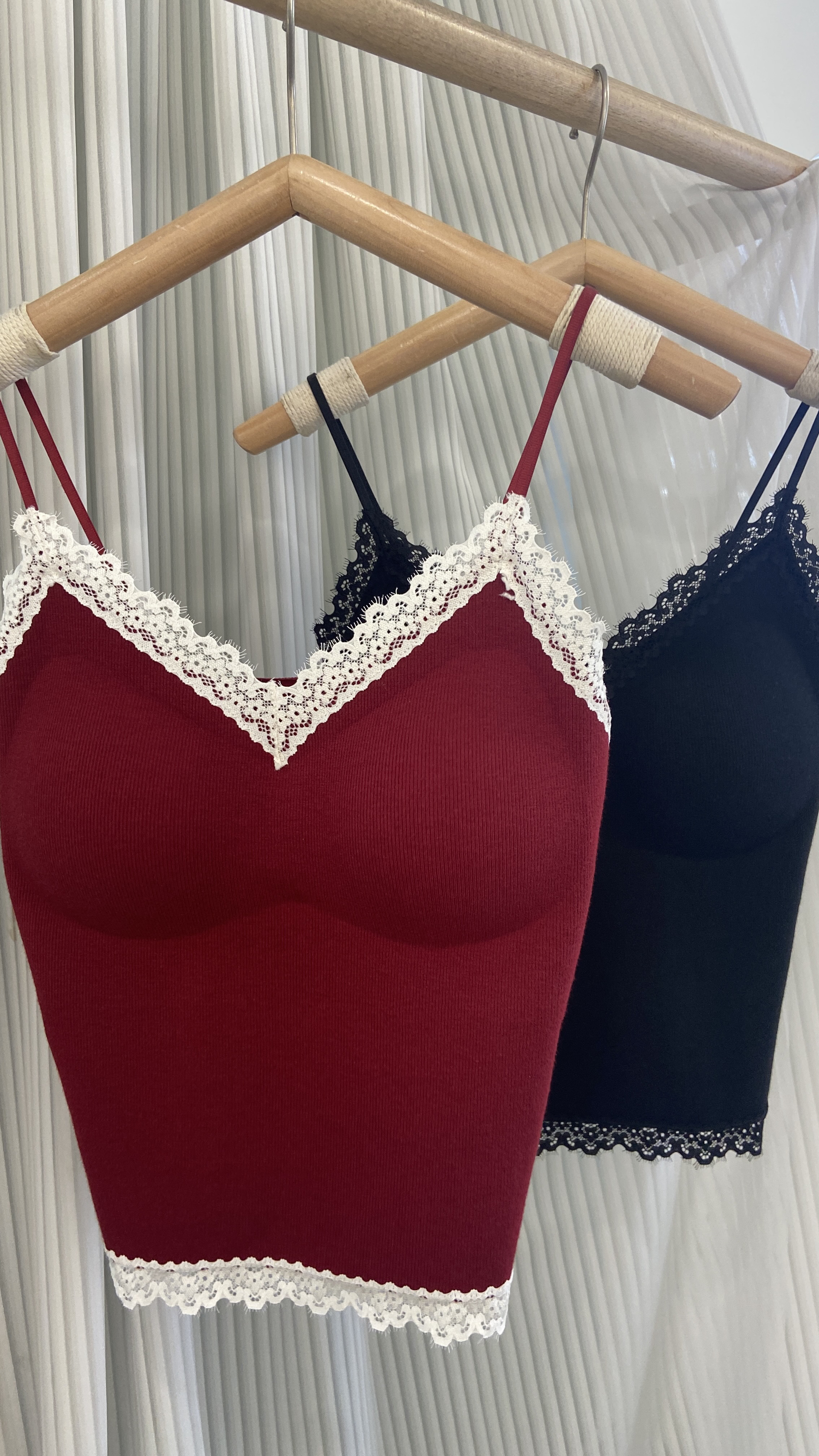 法式V领蕾丝吊带背心秋季时尚内搭外搭