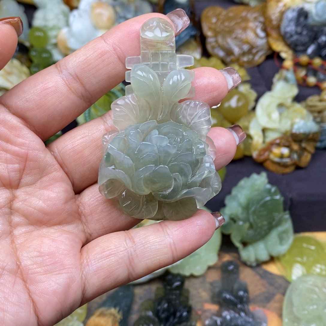 蛇纹石玉颈饰未镶嵌