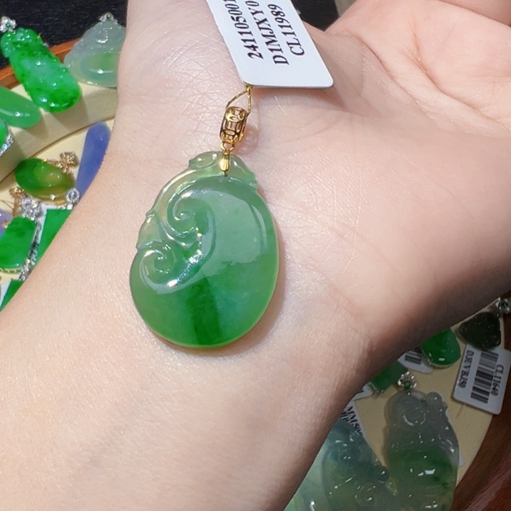 翡翠颈饰18K金镶嵌翡翠