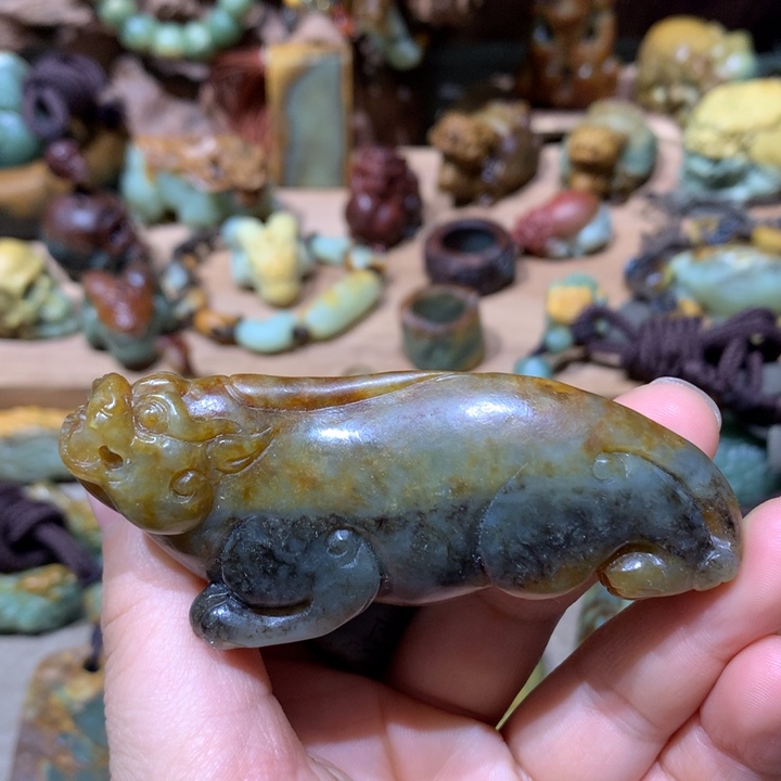 未镶嵌岫岩河磨玉（透闪石质玉）挂件