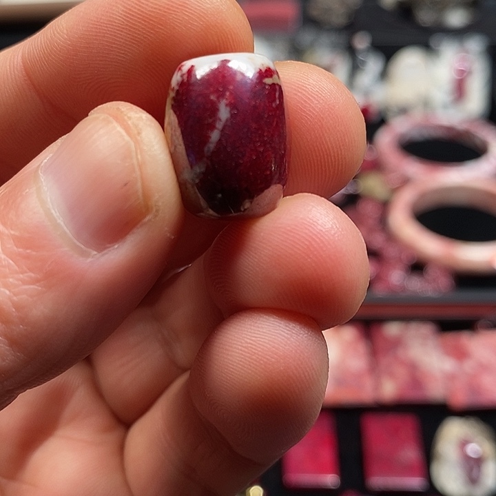 天然辰砂天然朱砂原矿打磨桶珠 15克