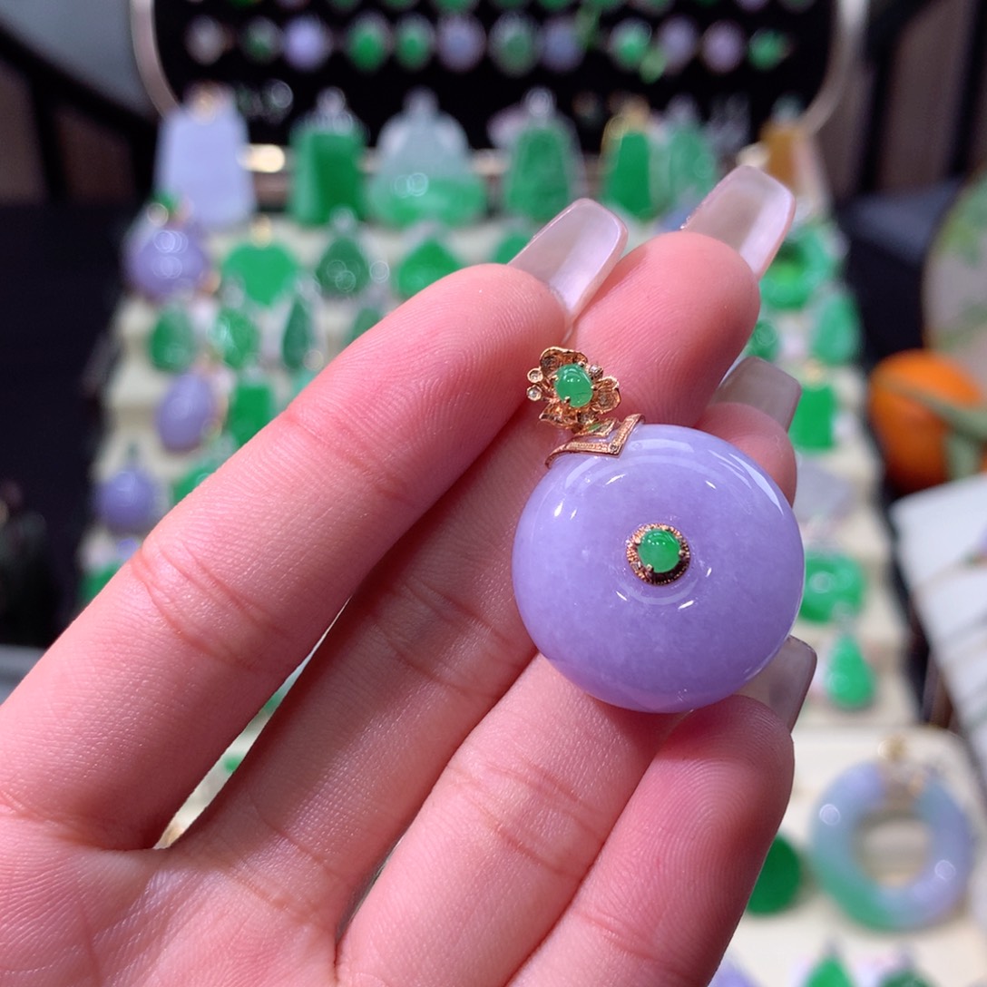 翡翠颈饰18K金镶嵌翡翠