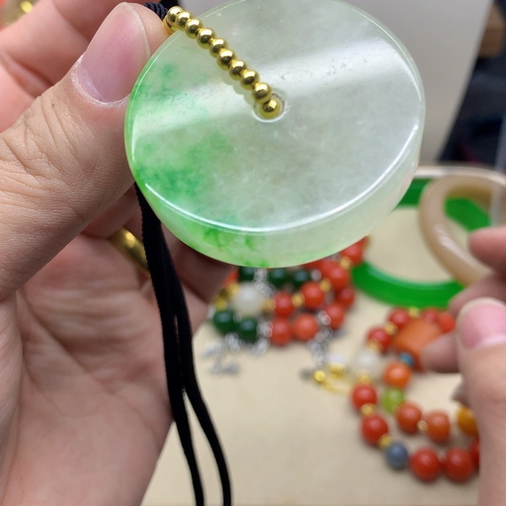 翡翠颈饰未镶嵌吊坠规格