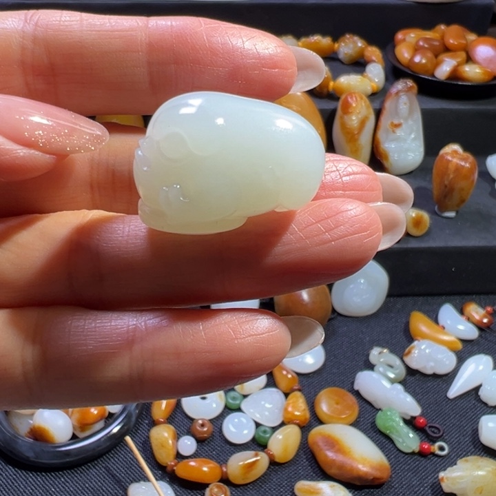 和田玉未镶嵌颈饰