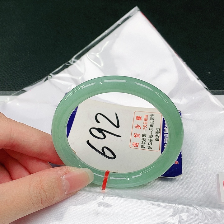 未镶嵌手镯（圆镯）翡翠翡翠手镯
