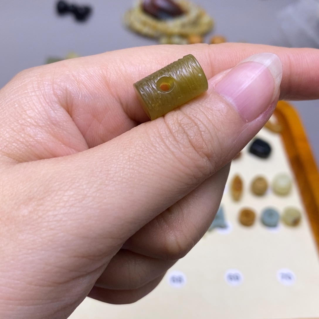 颖***子蛇纹石玉未镶嵌配饰