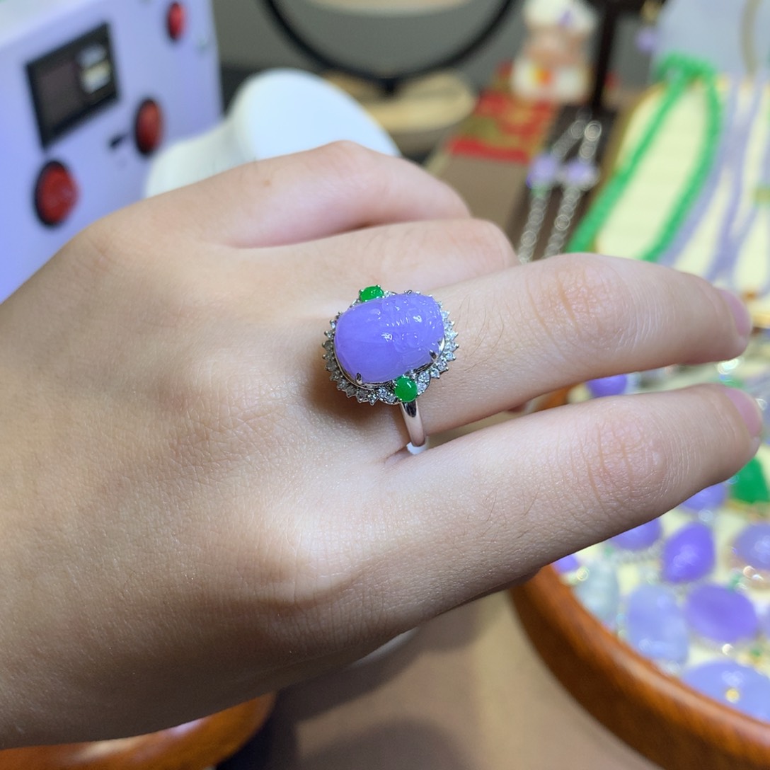 翡翠18K金镶嵌颈饰翡翠