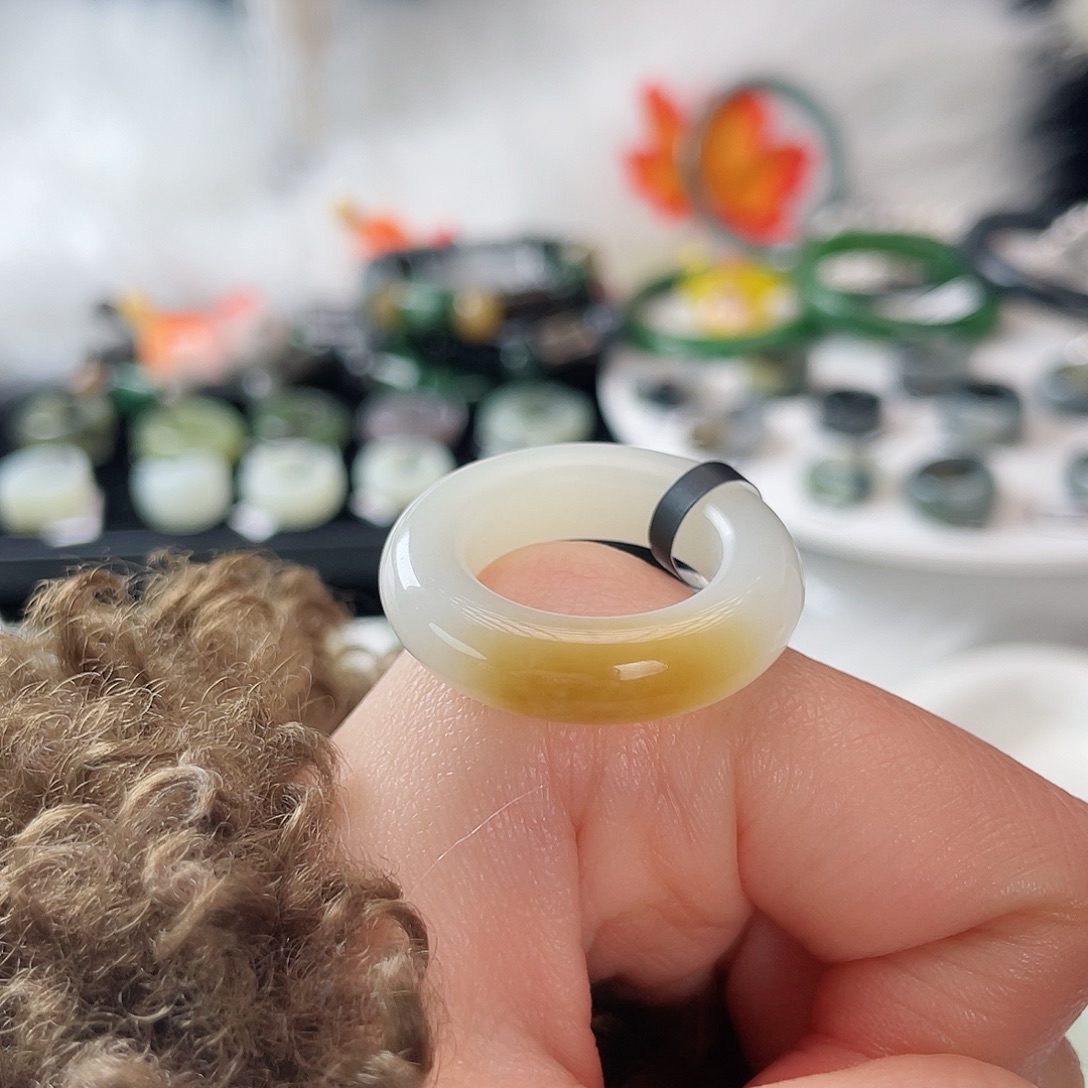 远***阙和田玉未镶嵌戒指k111 一口糖泥鳅背18.3mm