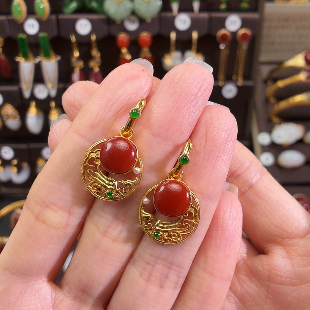 18K金镶嵌耳饰南红玛瑙