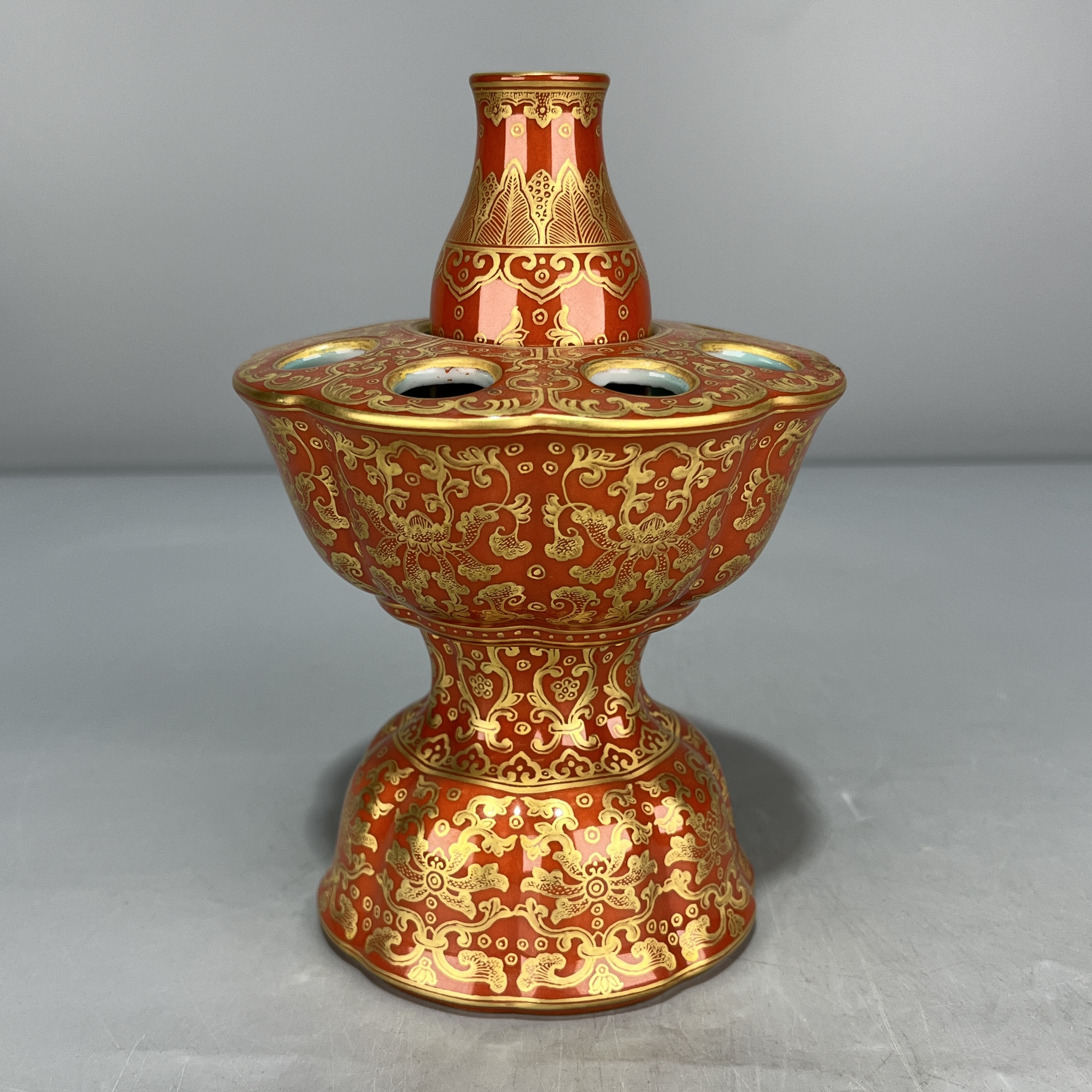 当代仿制 仿古乾隆年制矾红描金宝相花花插