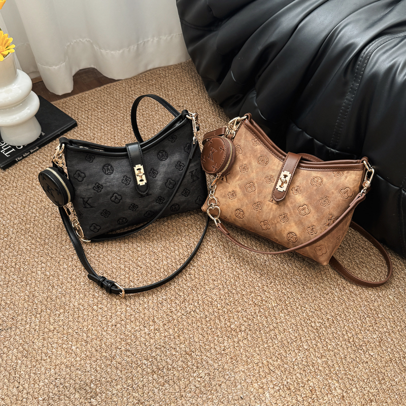 复古包包女式2026新款高级感轻奢小众斜挎包日常通勤单肩包腋下包