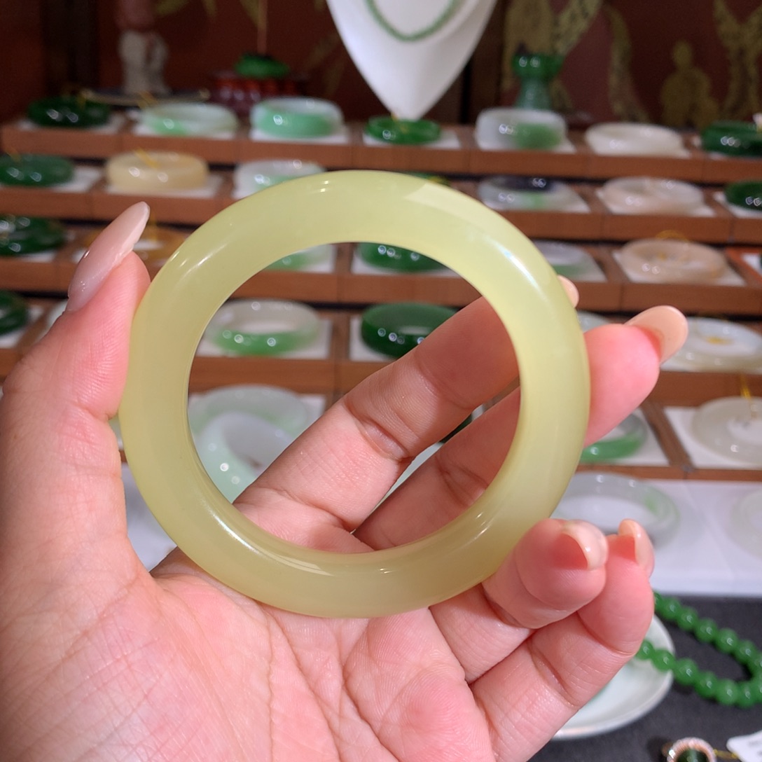 和田玉未镶嵌手镯冰底黄口，鸡油黄