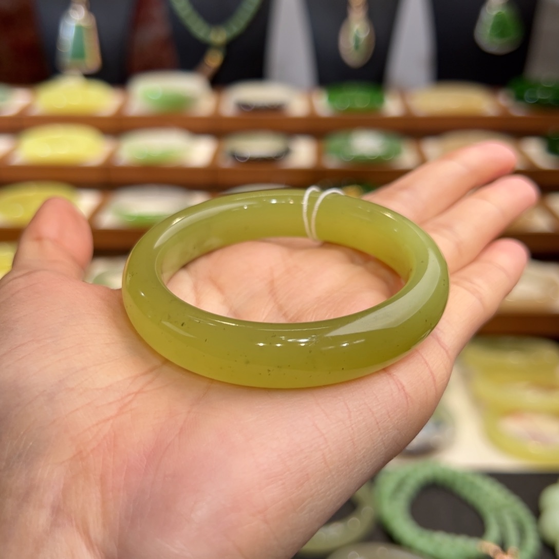 和田玉手镯未镶嵌新疆点墨冰黄口50