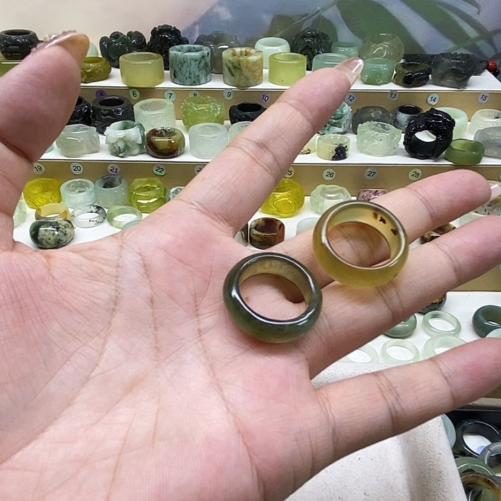阿***东岫玉未镶嵌瑕疵款式不退不换
