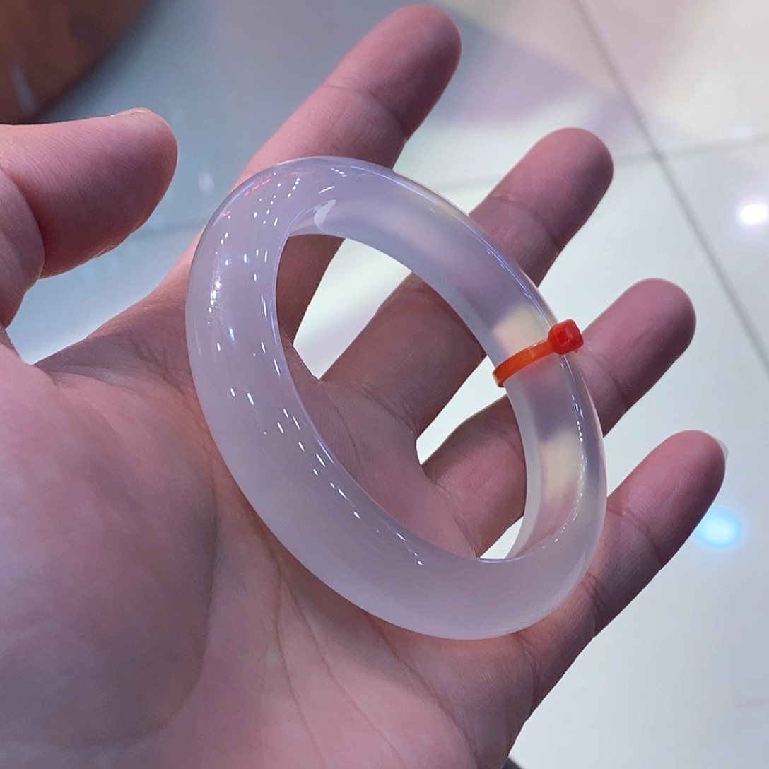 玛瑙/玉髓手镯未镶嵌?****g