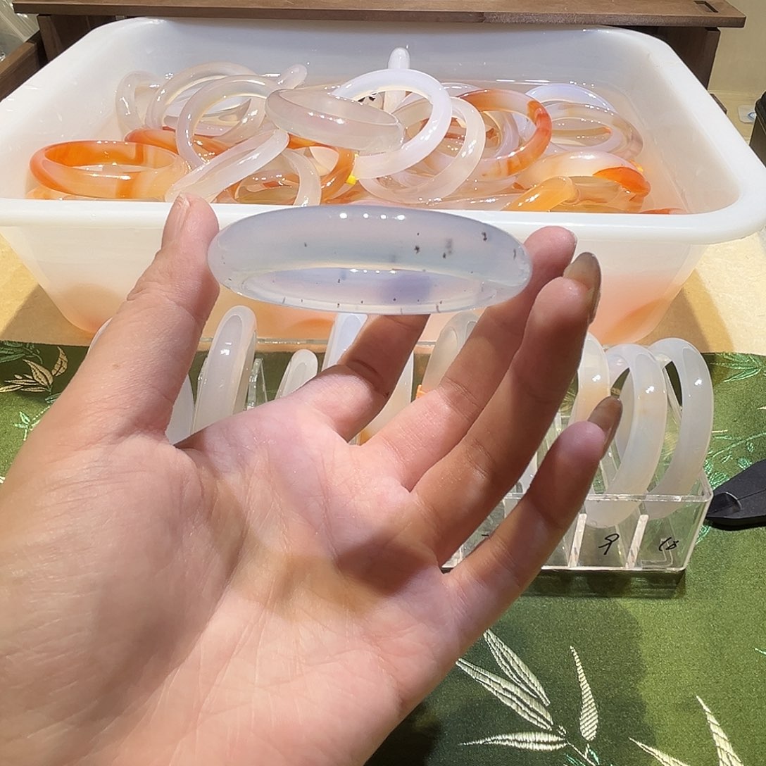 瞪***士玛瑙/玉髓未镶嵌手镯