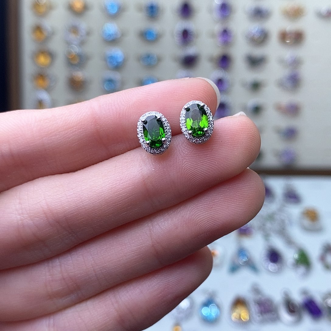 透辉石耳钉银S925镶嵌（需要证书备注）