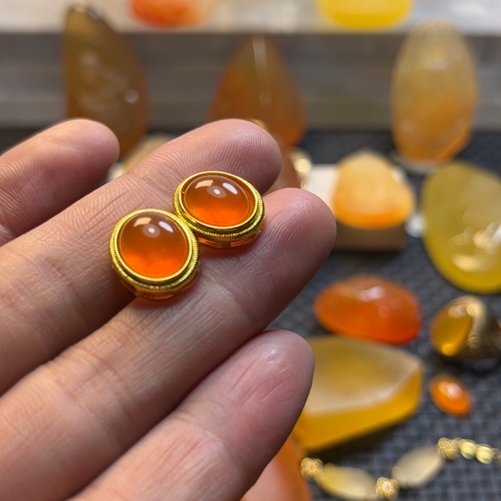 乌***站石英质玉未镶嵌旦面