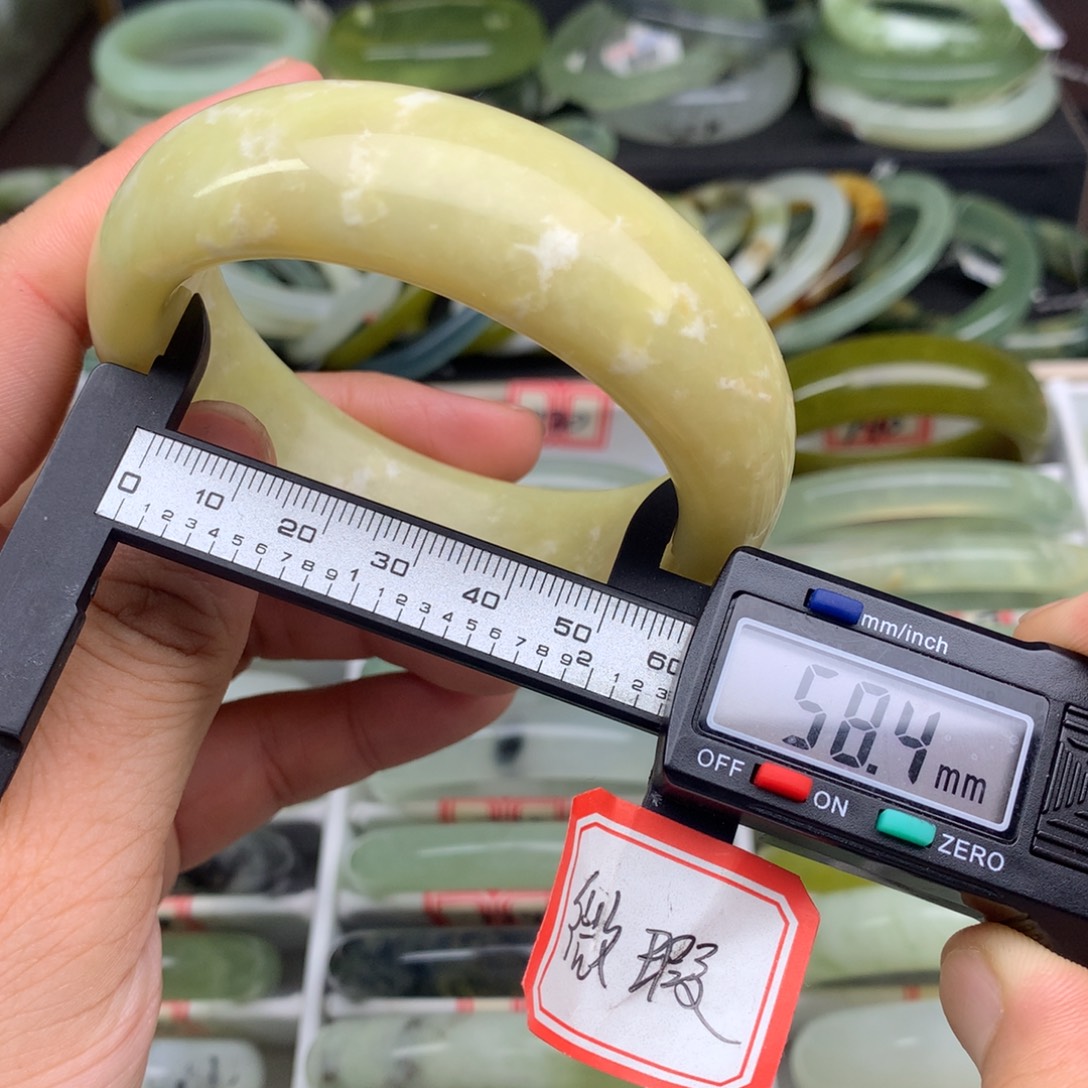 蛇纹石玉未镶嵌手镯780