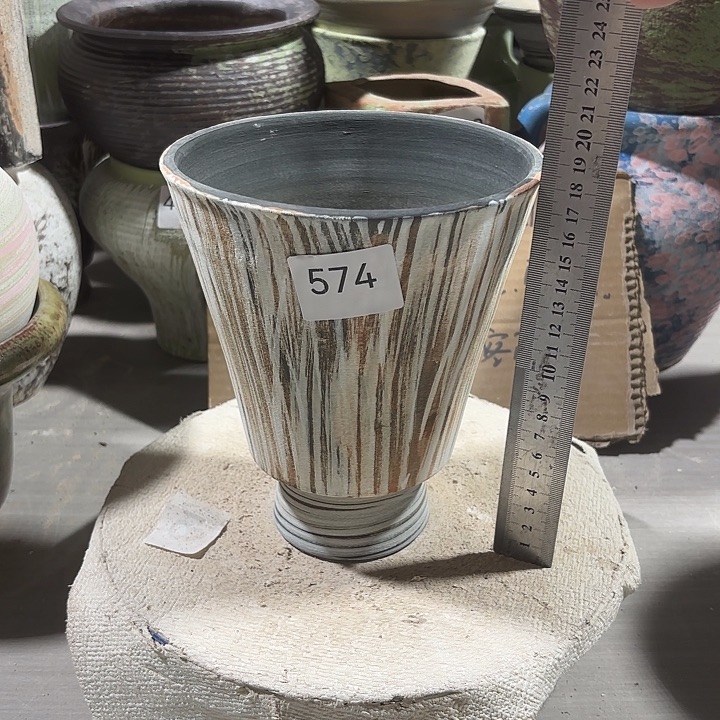 陶摆件高18.5，口14.5、有孔574，瑕疵处理