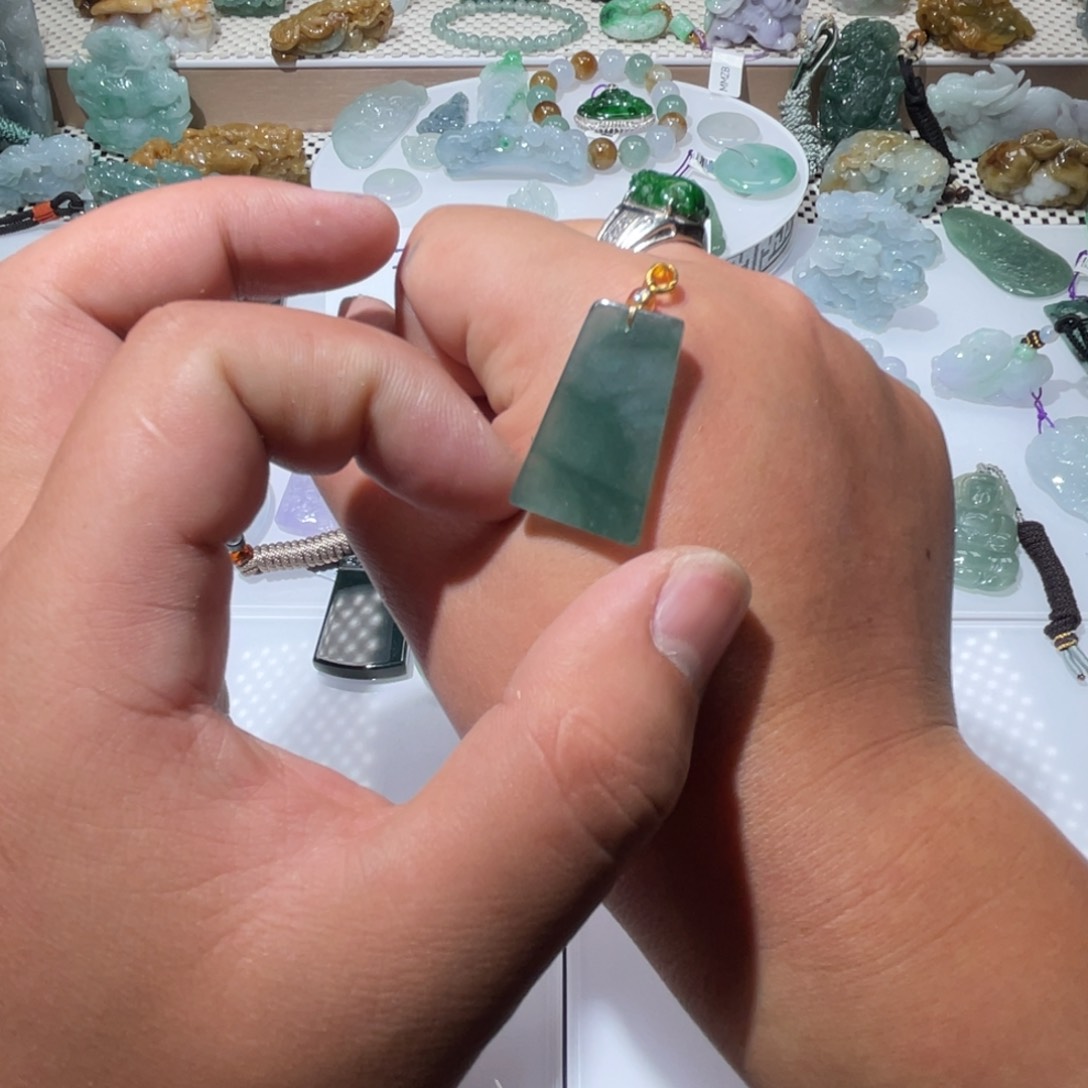 翡翠颈饰未镶嵌天然