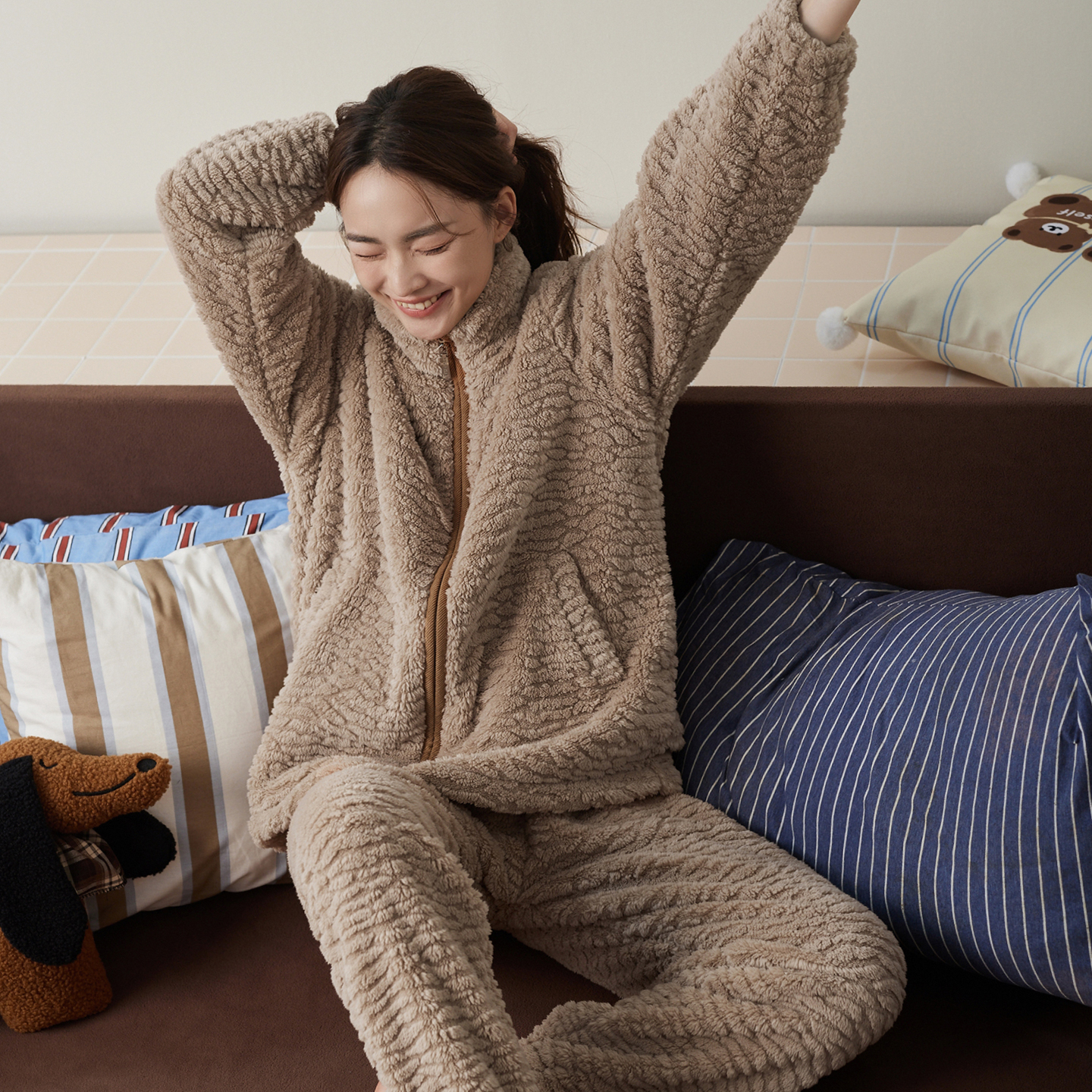 芬腾女大学生睡衣新款珊瑚绒加绒加厚保暖立领拉链冬季家居服套装