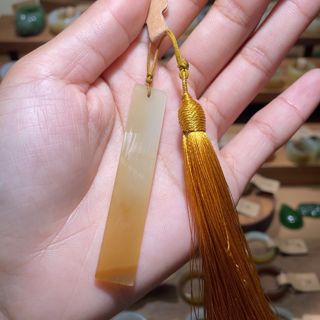 和田玉颈饰未镶嵌书签