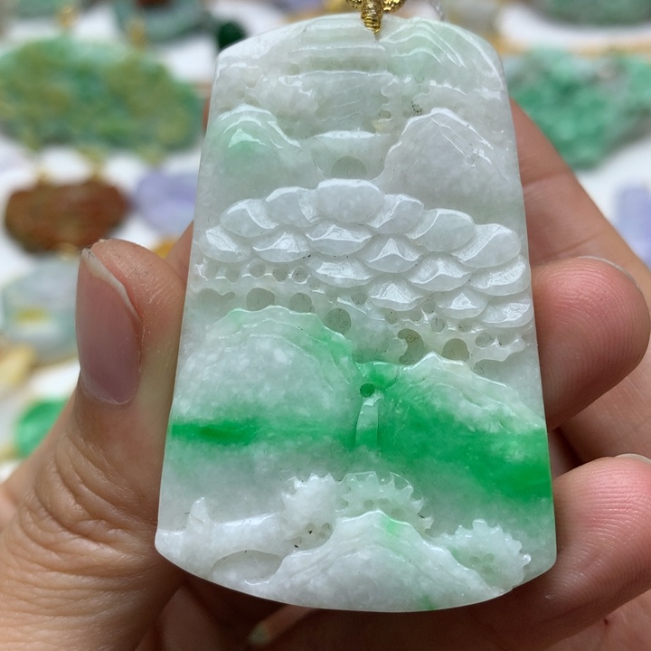 翡翠颈饰未镶嵌翡翠