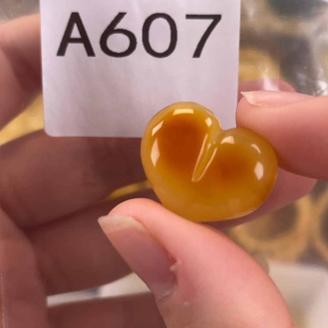 未镶嵌琥珀珠宝奇石