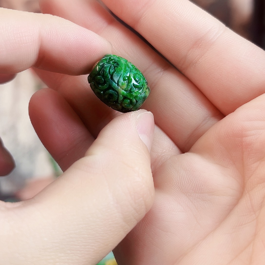 翡翠颈饰18K金镶嵌吊坠