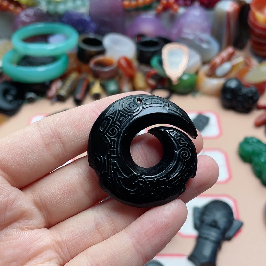 玛瑙/玉髓颈饰合金潇**雨