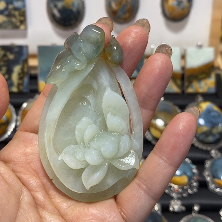 蛇纹石玉未镶嵌颈饰