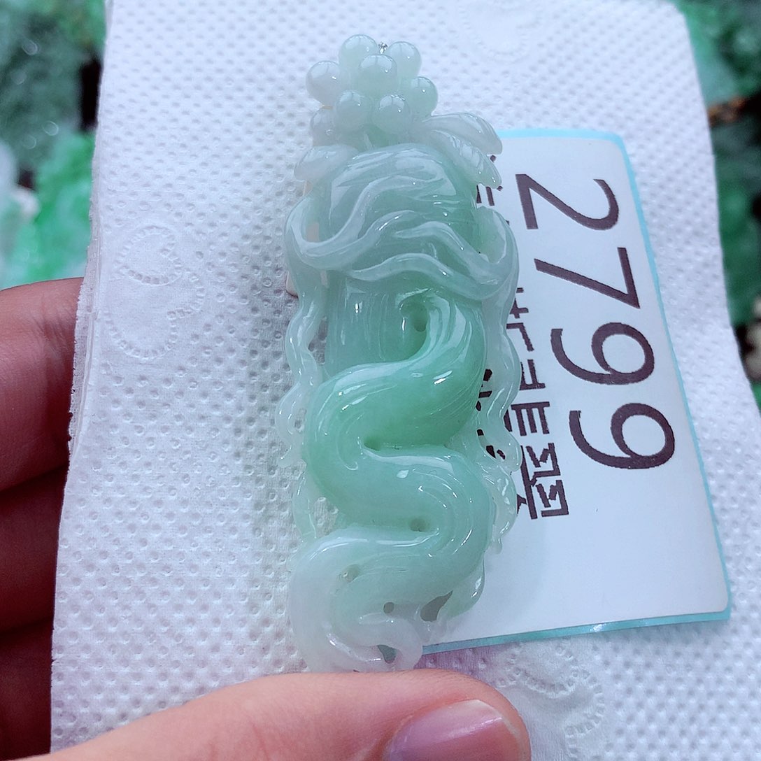 吊坠(不含链)未镶嵌翡翠