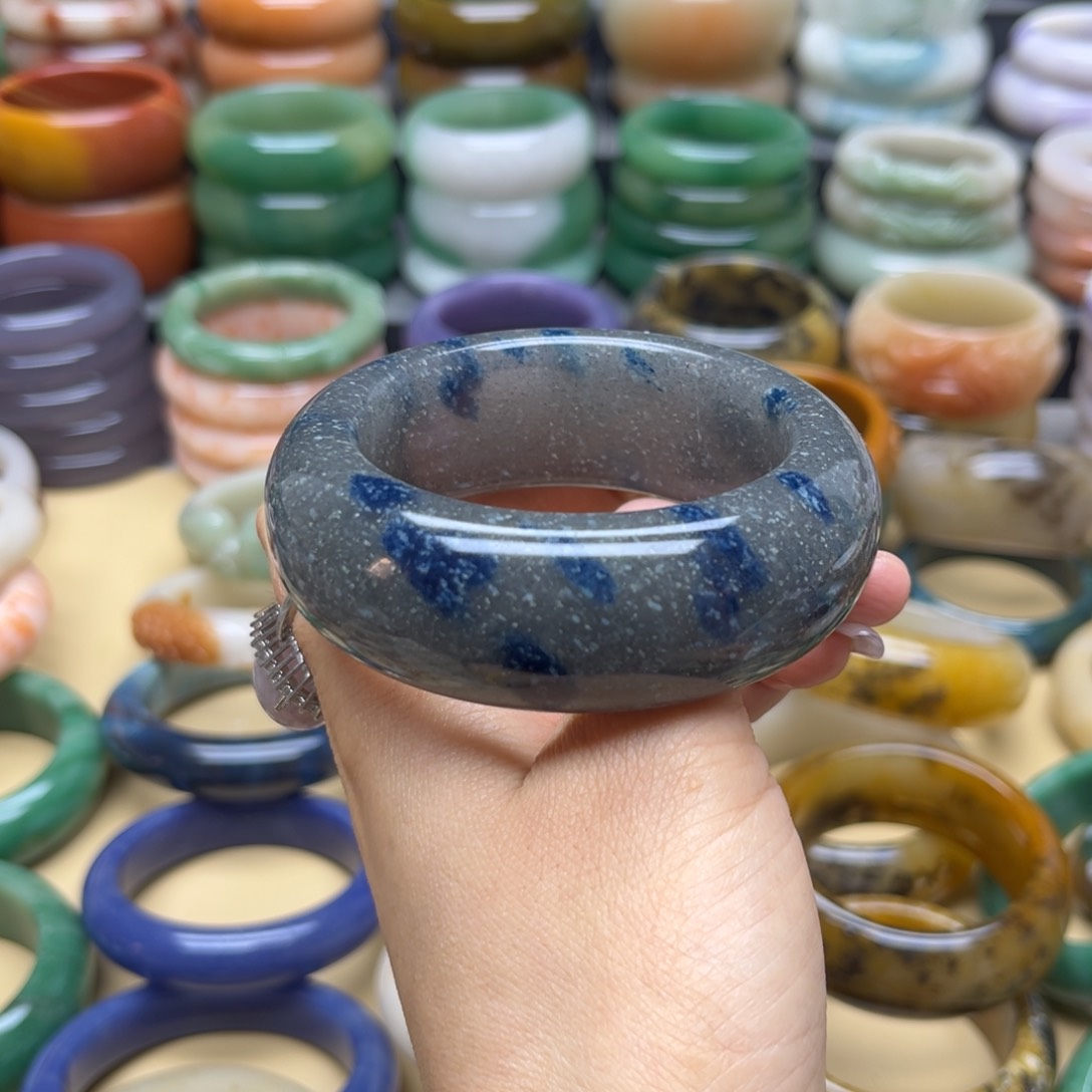 石英质玉手镯未镶嵌真**生