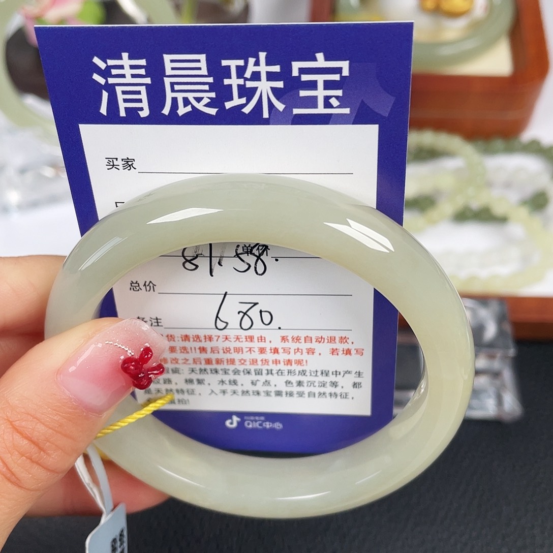 和田玉未镶嵌手镯