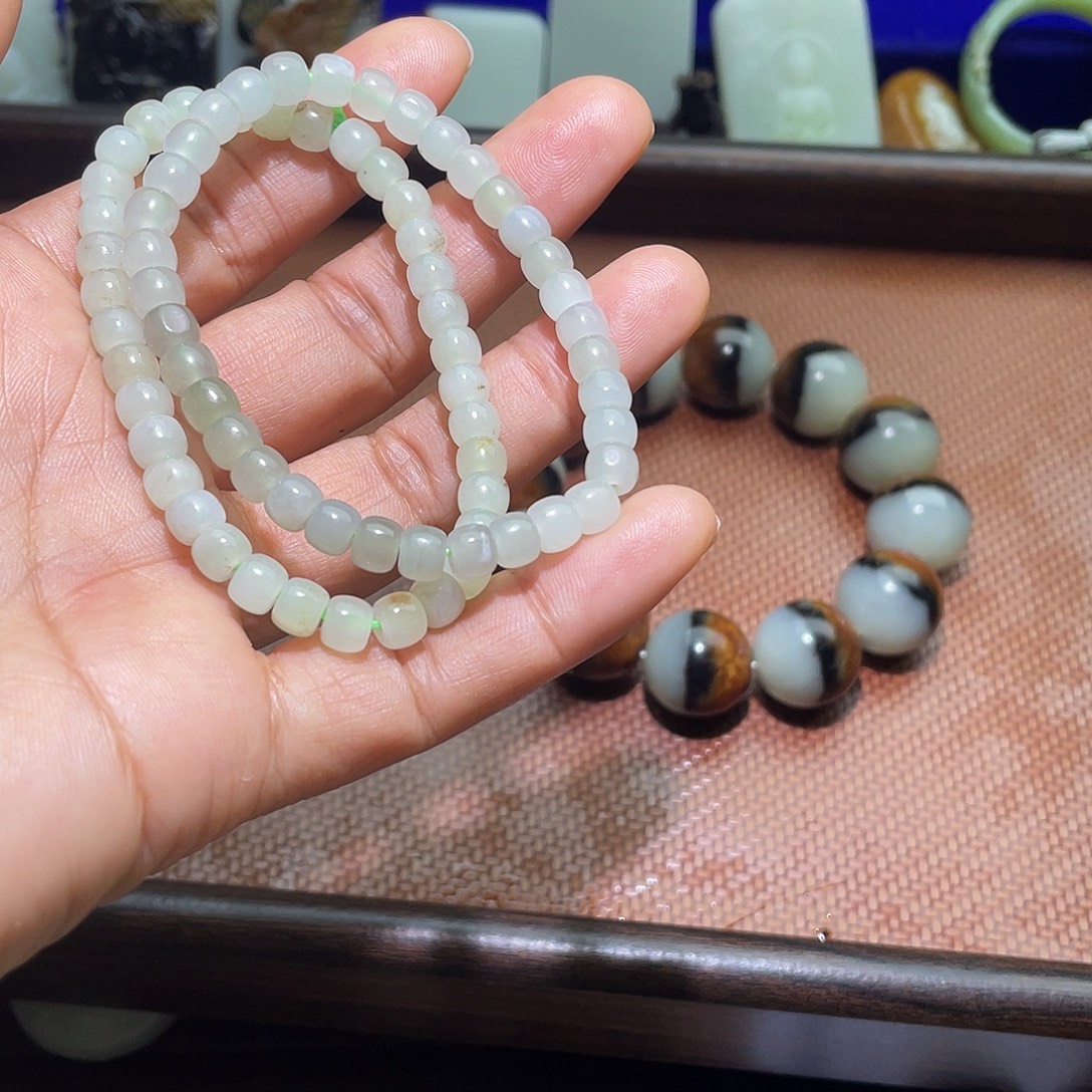 仁***慈和田玉未镶嵌颈饰