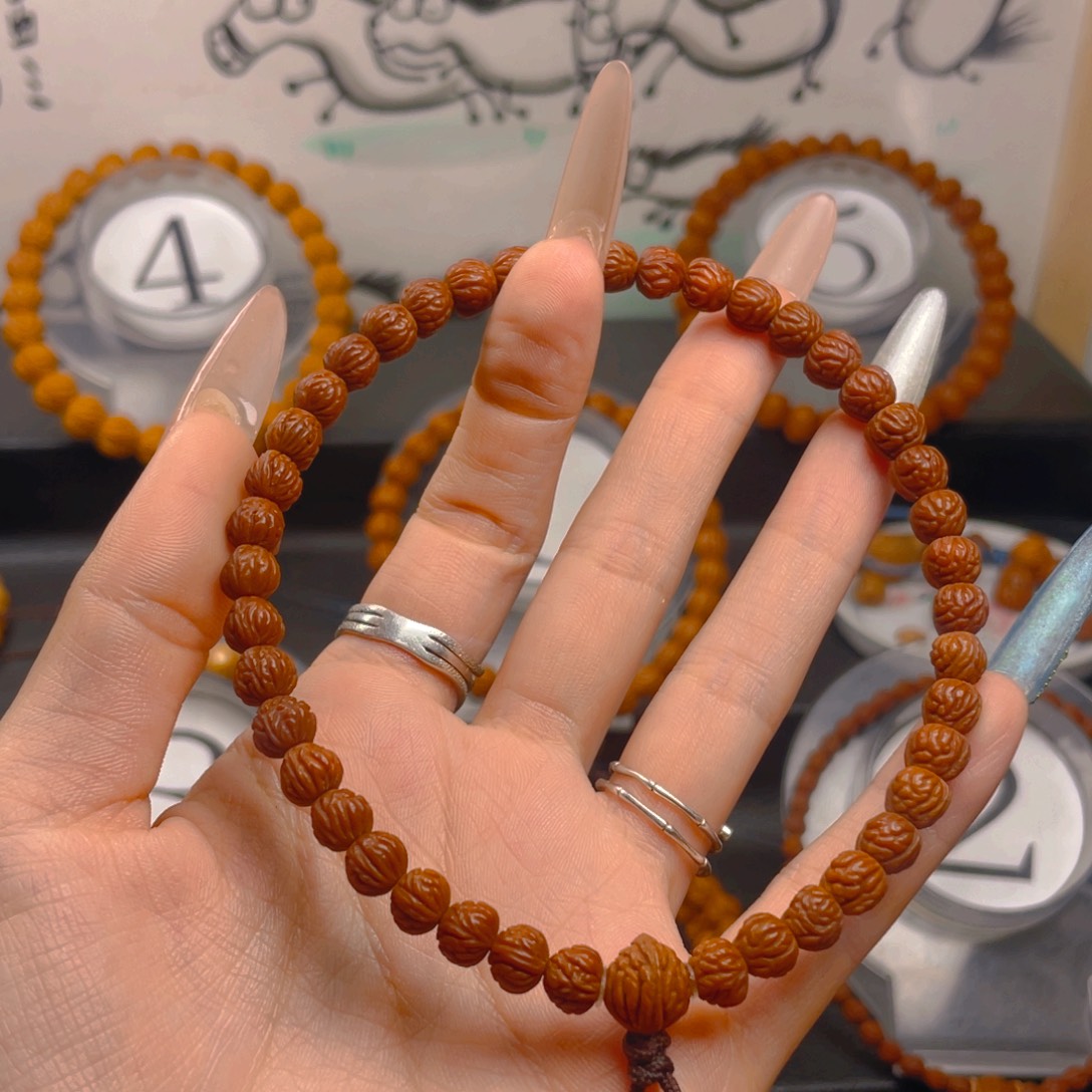 丁***子桃核吊坠0.77777777777